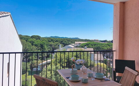 Six Fours la Coudoulière 220: Balcony, Fence, Shade, Porch, Baluster, Outdoor Furniture, Chair, Handrail, Eco Hotel, Deck
