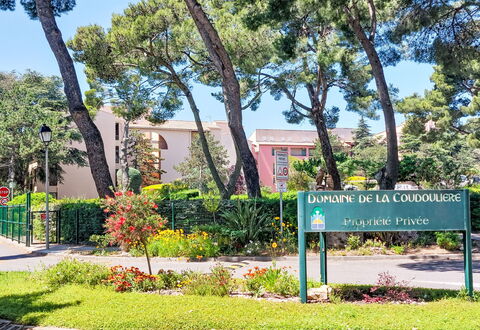 Le Luberon Loisirs: Shrub, Garden, Landscaping, Yard, Park, Botanical Garden, Plantation