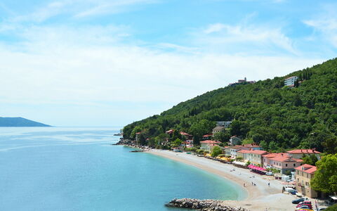 Pinka: Water, Cloud, Sky, Water Resources, Azure, Tree, Coastal And Oceanic Landforms, Beach, Plant