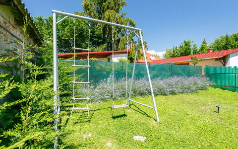 Bercsényi: Sky, Plant, Green, Tree, Land Lot, Shade, Grass, Slope, Public Space, Leisure