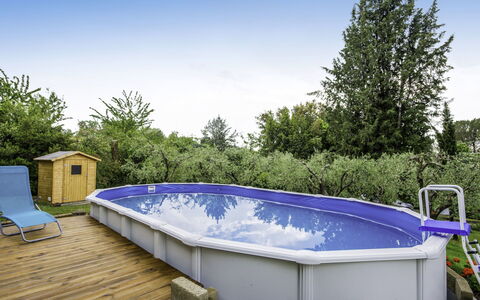 Il Fienile del Colle: Swimming Pool, Property, Jacuzzi, Jacuzzi, Real Estate, Leisure, Tree, Swimming Machine, House, Backyard