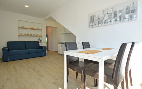 Accommodation:&nbsp;Mira 107.3