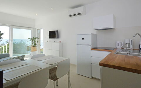 Accommodation:&nbsp;Mira 107.4