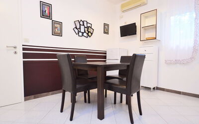Accommodation:&nbsp;Mira 107.1