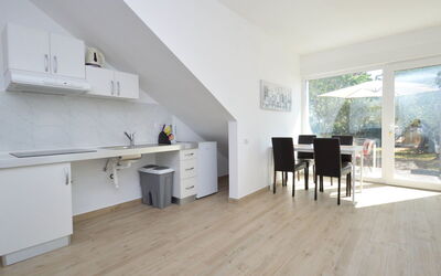 Accommodation:&nbsp;Mira 107.3