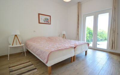 Accommodation:&nbsp;Mira 107.3