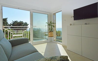 Accommodation:&nbsp;Mira 107.4