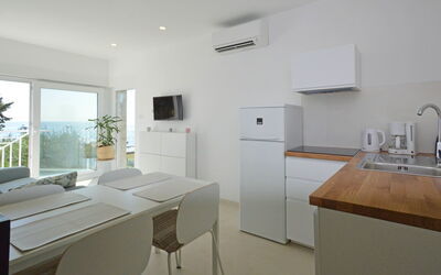 Mira 107.4: Room, Property, Furniture, Interior Design, Building, Kitchen, House, Floor, Real Estate, Countertop