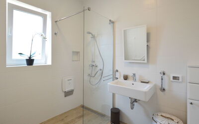 Accommodation:&nbsp;Mira 107.3