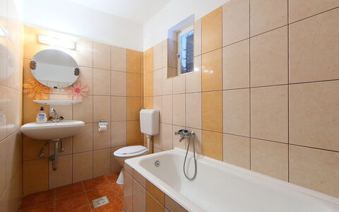 Panorama: Bathroom, Property, Room, Interior Design, Tile, Wall, Real Estate, Architecture, Building, House