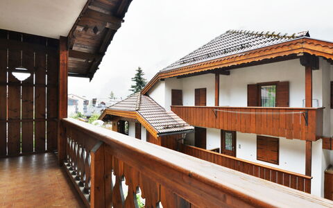 Villaggio Ladino: Property, Building, Sky, Wood, Cottage, Wood Stain, Leisure, Hardwood, House, Siding