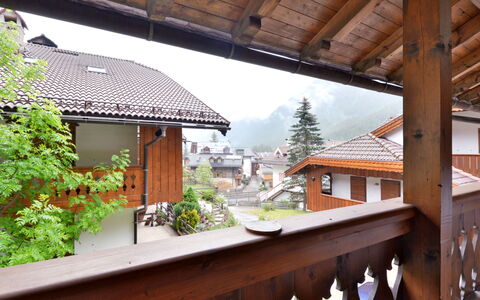 Villaggio Ladino: Plant, Building, Sky, Wood, Tree, Cottage, Real Estate, Eco Hotel, Roof, Shade