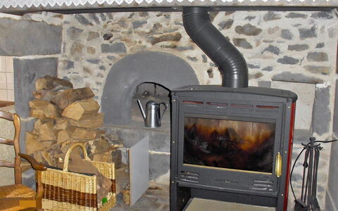 O'Petit Bonheur: Hearth, Wood-Burning Stove, Heat, Fireplace, Masonry Oven, Room, Home Appliance
