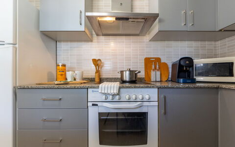 Gaviota 1: Cabinetry, Countertop, Property, Building, Kitchen, Kitchen Stove, Interior Design, Drawer, Sink, Kitchen Appliance