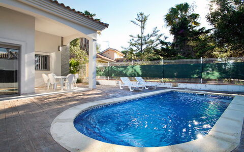 Gaviota 3: Swimming Pool, Property, Home, Residential Area, House, Real Estate, Sky, Backyard, Building, Architecture