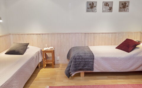 Suopursu: Wood, Flooring, Bedroom, Floor, Interior Design, Bed, Bed Sheet, Furniture, Bedding, Room