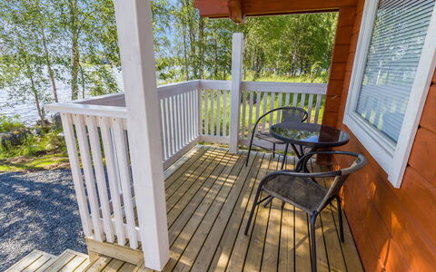 Ruka-Kitkan Kuukkeli: Wood, Wood Flooring, Flooring, Floor, Hardwood, Wood Stain, Porch, Plank, Deck, Handrail