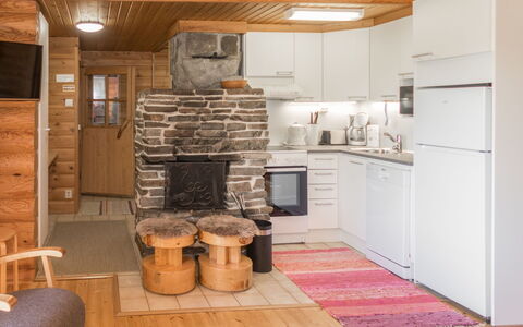 Ruka-Kitkan Käki: Wood, Ceiling, Interior Design, Furniture, Flooring, Floor, Room, Kitchen, Cabinetry, Wood Stain