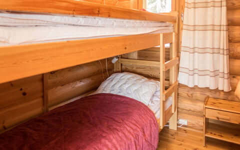 Ruka-Kitkan Käki: Wood, Bunk Bed, Wood Stain, Hardwood, Home, Log Cabin, Plank, Bedroom, Cottage, Bed