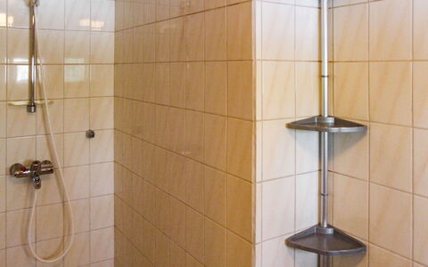 Kujalan Lomat 1: Wall, Flooring, Floor, Plumbing Fixture, Interior Design, Bathroom, Tile, Plumbing, Room