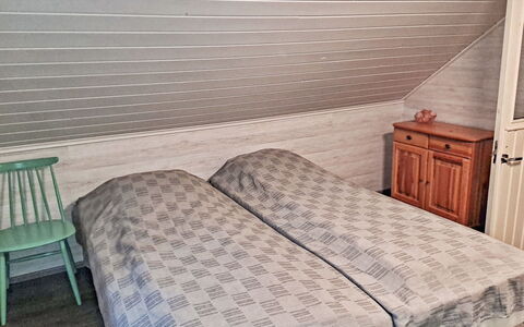 Pajalan Piilopirtti: Bedroom, Bed, Wood, Floor, Flooring, Bed Sheet, Bedding, Furniture, Linens, Interior Design