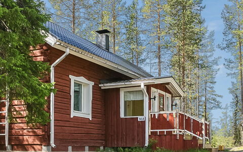 Pajalan Piilopirtti: Tree, Wood, Cottage, Roof, Home, Siding, Log Cabin, Larch, Woodland