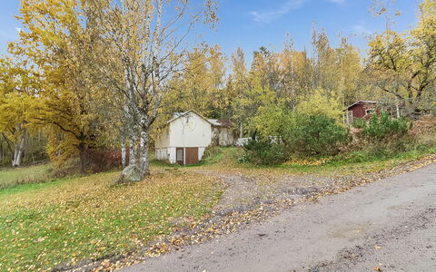 Päivärinne: Grass, House, Cottage, Land Lot, Home, Estate, Lawn, Siding, Farmhouse, Porch