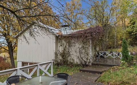 Päivärinne: Grass, House, Cottage, Land Lot, Home, Estate, Lawn, Siding, Farmhouse, Porch
