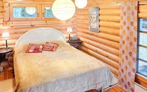 Honkaranta: Bed, Furniture, Bedroom, Interior Design, Bedding, Bed Sheet, Flooring, Wood, Floor, Room