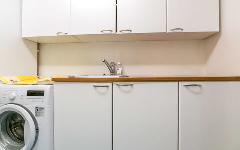 Juurakkopirtti: Kitchen Appliance, Major Appliance, Washing Machine, Kitchen, Countertop, Wood, Flooring, Interior Design, Cabinetry, Home Appliance