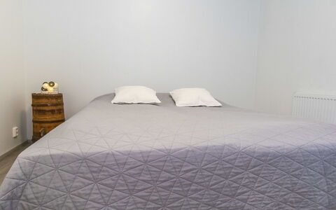 Juurakkopirtti: Bedroom, Bedding, Floor, Bed Sheet, Linens, Flooring, Bed, Textile, Interior Design, Room