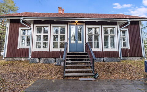 Säikkäranta: Window, Wood, Facade, Door, Architecture, House, Home, Cottage, Roof, Siding