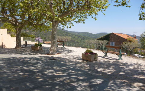 Maury: Property, Tree, Sky, Vacation, House, Real Estate, Landscape, Land Lot, Tourism, Home
