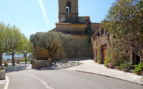 Maury: Sky, Plant, Tree, Building, Road Surface, Rural Area, Landscape, Landmark, City, Facade