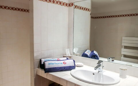 Maury: Bathroom, Property, Room, Interior Design, Tile, Wall, Building, Bathroom Sink, Real Estate, Tap