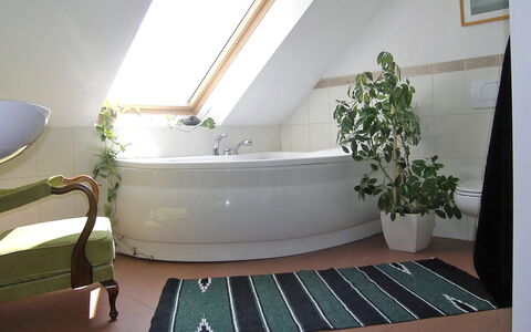 Pękowice: Bathtub, Property, Room, Bathroom, Floor, Jacuzzi, Interior Design, Tile, Architecture, House