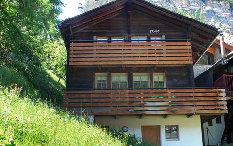 Gädi: Plant, Building, Window, Wood, House, Tree, Land Lot, Grass, Cottage