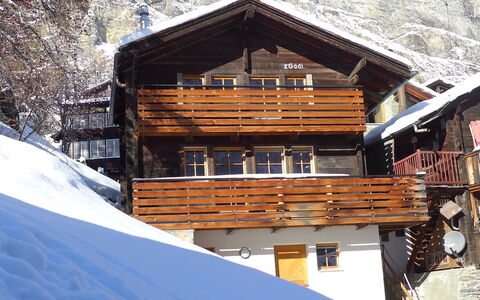 Gädi: Building, Snow, Wood, Window, Slope, House, Mountain, Mountain Range, Leisure, Geological Phenomenon