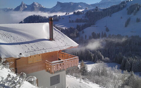 Chalet la Poya: Sky, Mountain, Snow, Building, Nature, Slope, Cloud, Freezing, House, Glacial Landform