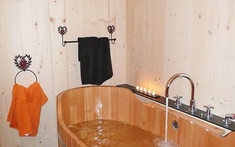 Chalet la Poya: Room, Bathroom, Sink, Plumbing Fixture, Tile, Interior Design, Floor, Tap, Kitchen