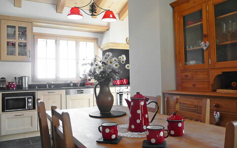 Chalet la Poya: Room, Interior Design, Furniture, Property, Home, Building, House, Table, Floor, Wood