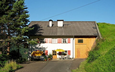Elsa: Property, House, Home, Cottage, Roof, Building, Real Estate, Rural Area, Residential Area, Estate