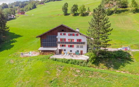 Elsa: Plant, Building, Cloud, Ecoregion, Window, Green, Natural Landscape, Natural Environment, Tree, House