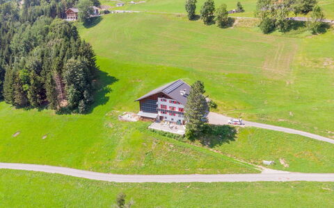 Elsa: Ecoregion, Building, Green, Natural Landscape, Highland, Slope, Plant, Land Lot, House, Cottage