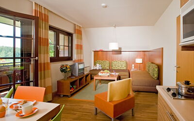 Sonnenresort Maltschacher See 120.5: Room, Interior Design, Building, Living Room, Property, Furniture, Orange, House, Floor, Ceiling