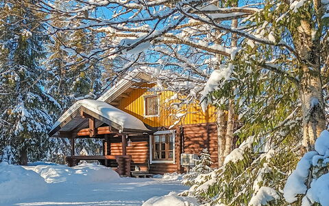 Varilan Lomamajat Nr2: Wood, Snow, Cottage, Winter, Roof, Home, Freezing, Log Cabin, Siding, Slope