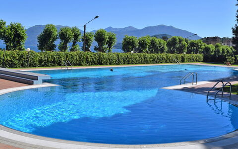 Porto Valtravaglia 200: Water, Sky, Blue, Swimming Pool, Azure, Tree, Natural Landscape, Leisure, Plant, Shade