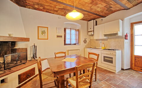 Tenuta: Property, Room, Furniture, Building, House, Kitchen, Interior Design, Ceiling, Real Estate, Floor