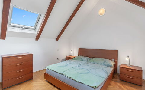 O21: Flooring, Bed, Interior Design, Bedroom, Floor, Wood, Ceiling, Furniture, Room, Lighting