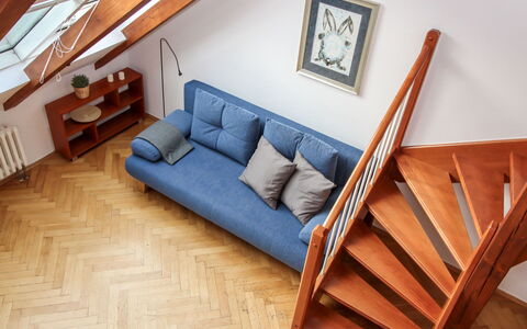 O21: Furniture, Couch, Picture Frame, Property, Comfort, Wood, Rectangle, Interior Design, Studio Couch, Living Room
